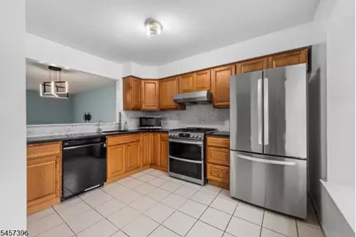 11 Canterbury Cir, Franklin Township, NJ 08873 - Photo 6