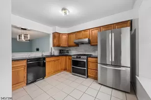 11 Canterbury Cir, Franklin Township, NJ 08873 - Photo 6