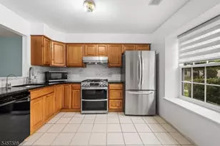 11 Canterbury Cir, Franklin Township, NJ 08873 - Photo 8