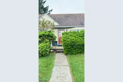 39 Windsor Dr, East Brunswick Township, NJ 08816 - Photo 1