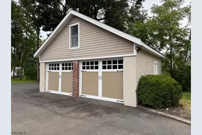 14 Locust St 2nd Floor #2, Madison, NJ 07940 - Photo 2