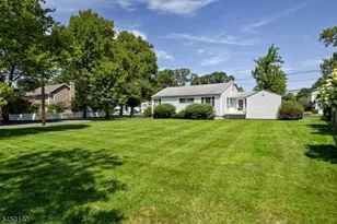 271 Summit Rd, Mountainside, NJ 07092 - Photo 22