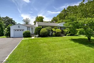 271 Summit Rd, Mountainside, NJ 07092 - Photo 2