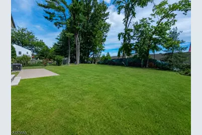 412 Gregory Rd, Paramus, NJ 07652 - Photo 44