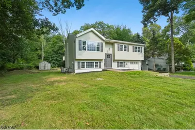 41 Paula Dr, Washington Township, NJ 07853 - Photo 2