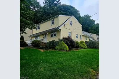 19 Knoble Pl 2nd Floor, Hawthorne, NJ 07506 - Photo 1