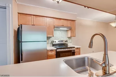 6 Norwich Pl, Franklin Township, NJ 08873 - Photo 12