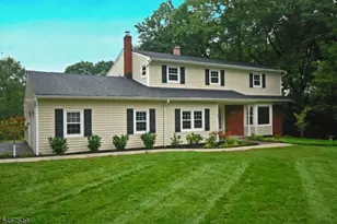 608 Plymouth Ct, Branchburg Township, NJ 08876 - Photo 2