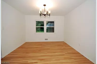 608 Plymouth Ct, Branchburg Township, NJ 08876 - Photo 8