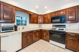56 Countryside Dr, Bernards Township, NJ 07920 - Photo 2