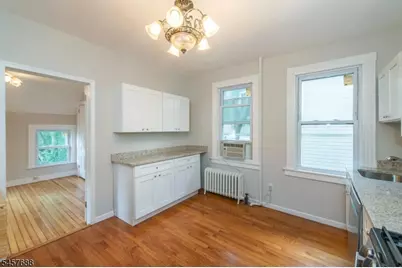 157 Walnut St #2, Montclair, NJ 07042 - Photo 4