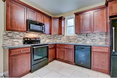 138 Hamburg Tpke, Bloomingdale, NJ 07403 - Photo 4