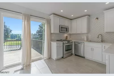 416 Willow Ct, Raritan Township, NJ 08822 - Photo 4