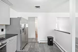 37 Hazelview Ave, Clifton, NJ 07011 - Photo 10