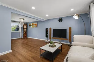 907 Mer-Edin Burg Rd, Hamilton Township, NJ 08690 - Photo 4