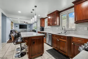 907 Mer-Edin Burg Rd, Hamilton Township, NJ 08690 - Photo 10