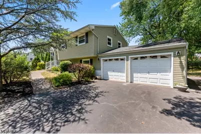 5 Yale Ct, East Brunswick Township, NJ 08816 - Photo 2