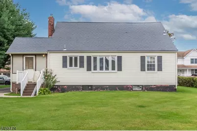 42 Ferro Monte Ave, Roxbury Township, NJ 07847 - Photo 4