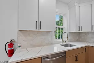 196 Taylor St, Orange, NJ 07050 - Photo 4