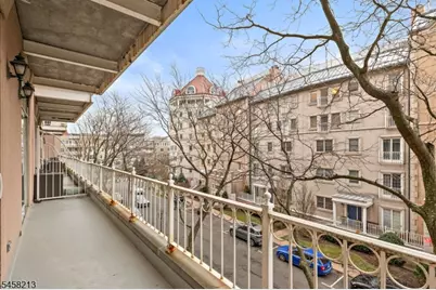 207-31 Shearwater Ct #31, Jersey City, NJ 07305 - Photo 8