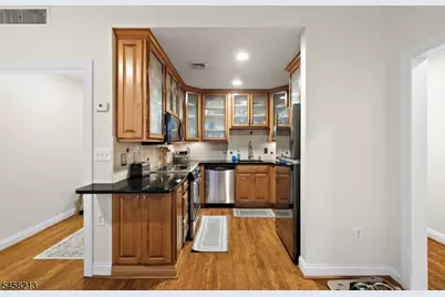 207-31 Shearwater Ct #31, Jersey City, NJ 07305 - Photo 4