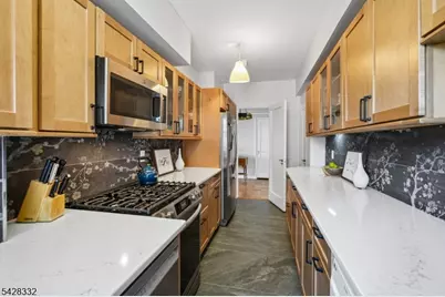 10 Crestmont Rd #5J, Montclair, NJ 07042 - Photo 8