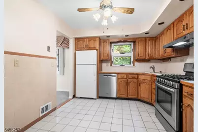 18 Ravine Ct, Clifton, NJ 07013 - Photo 6