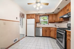 18 Ravine Ct, Clifton, NJ 07013 - Photo 6