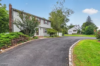 162 W Hobart Gap Rd, Livingston, NJ 07039 - Photo 2