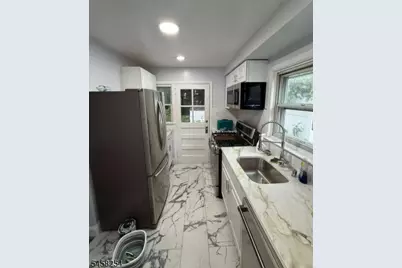 93 Willow St, Elmwood Park, NJ 07407 - Photo 8