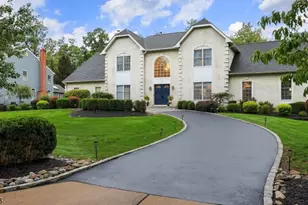 8 Downingtown Ct, Warren Township, NJ 07059 - Photo 2