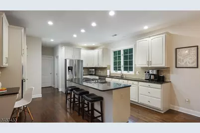 8 Downingtown Ct, Warren Township, NJ 07059 - Photo 8