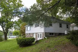 28 Laketop Dr, Hampton Township, NJ 07860 - Photo 2