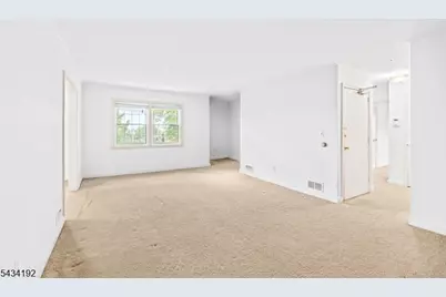 68-86 New Engave #32, Summit, NJ 07901 - Photo 2