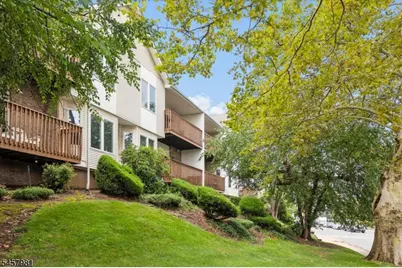 4 Di Donna Ct #4, Clifton, NJ 07013 - Photo 2