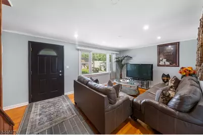 44 Sunnyside Rd, West Orange Township, NJ 07052 - Photo 4