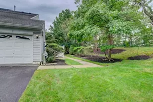 8 Forden Ct, Sayreville Boro, NJ 08872 - Photo 2