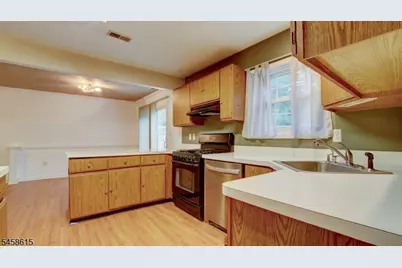 8 Forden Ct, Sayreville, NJ 08872 - Photo 12