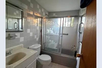 25 Eardley Rd, Edison, NJ 08817 - Photo 4