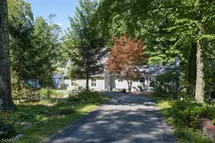 915 Plymouth Lake Dr, Stillwater, NJ 07860 - Photo 4