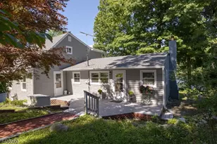 915 Plymouth Lake Dr, Stillwater, NJ 07860 - Photo 2