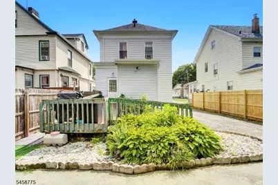 139 Richelieu Ter, Newark, NJ 07106 - Photo 4