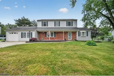 100 Coachman Dr, Florence Township, NJ 08505 - Photo 1