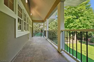 16 Holmehill Ln, Roseland, NJ 07068 - Photo 20