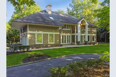 16 Holmehill Lane, Roseland, NJ 07068 - Photo 2