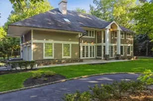 16 Holmehill Ln, Roseland, NJ 07068 - Photo 2