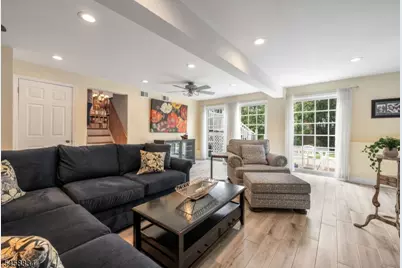 14 Aspen Ct, Paramus, NJ 07652 - Photo 4