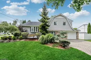 14 Aspen Ct, Paramus, NJ 07652 - Photo 1