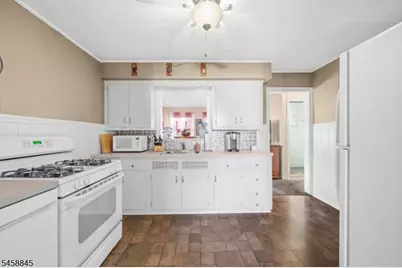 29 Larkspur Ln, Clifton, NJ 07013 - Photo 8