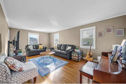 29 Larkspur Ln, Clifton, NJ 07013 - Photo 4